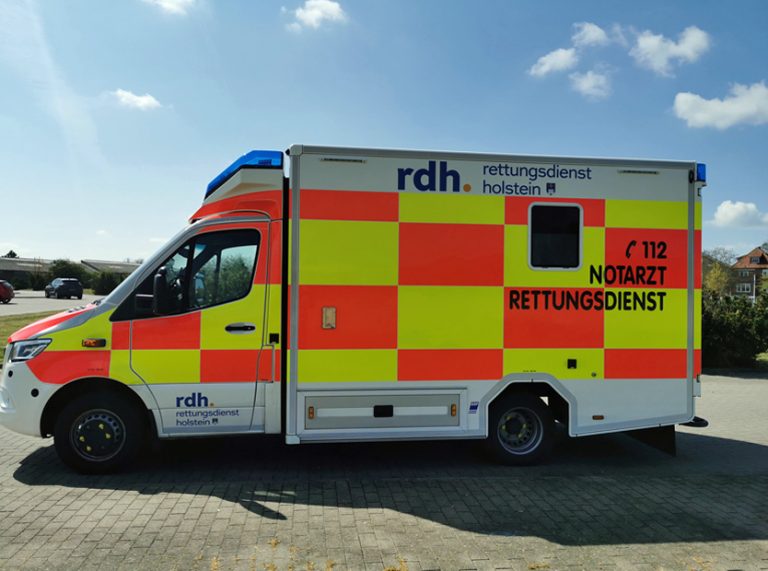 Unsere Fahrzeuge. • rdh. Rettungsdienst Holstein